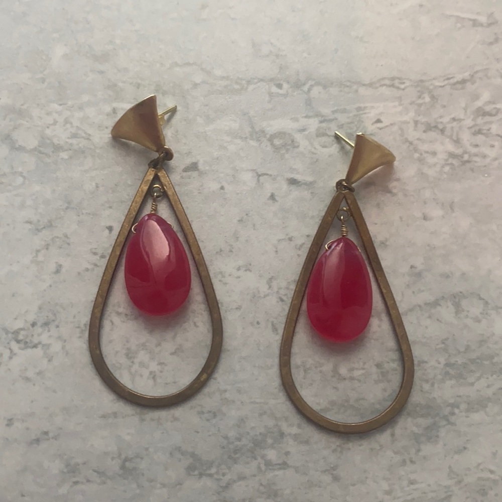 COPY - Earrings. Gold with pink jewel.